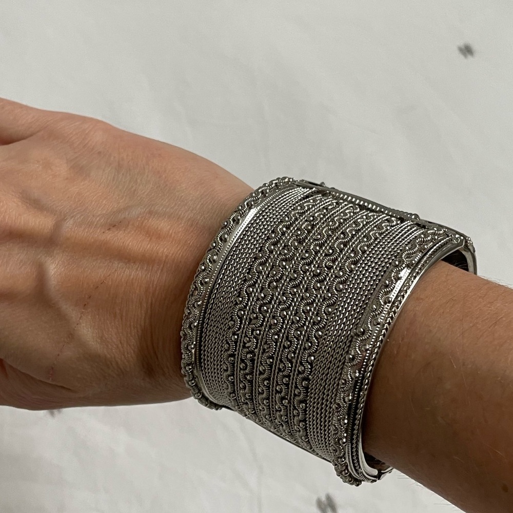 Beautiful bracelet with details
